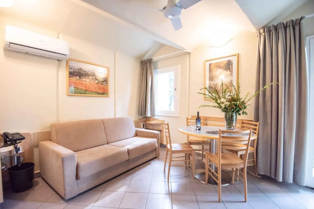 Houses And Apts. In San Vincenzo 23708