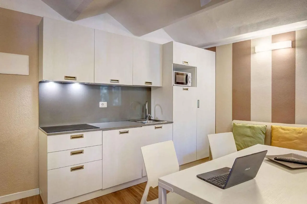 Houses And Apts. In San Vincenzo 23708 Italy