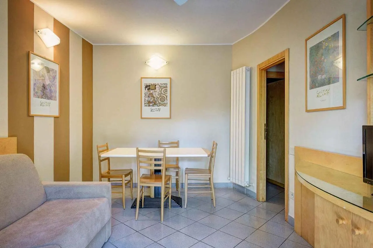 Houses And Apts. In San Vincenzo 23708 Italy