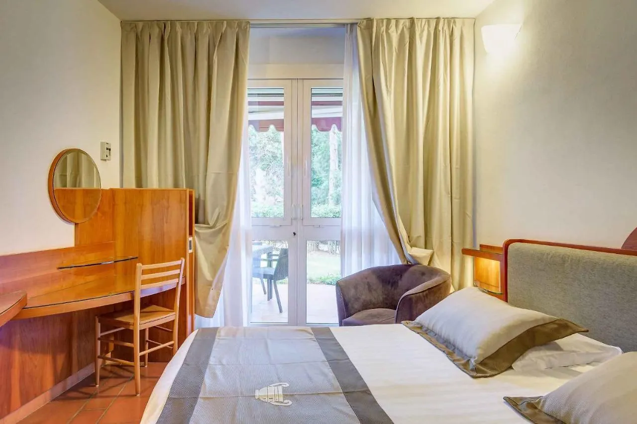 Houses And Apts. In San Vincenzo 23708