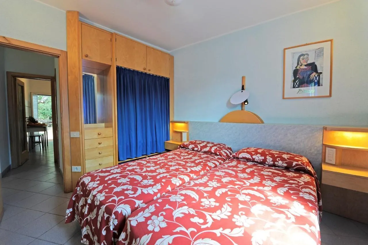 Houses And Apts. In San Vincenzo 23708