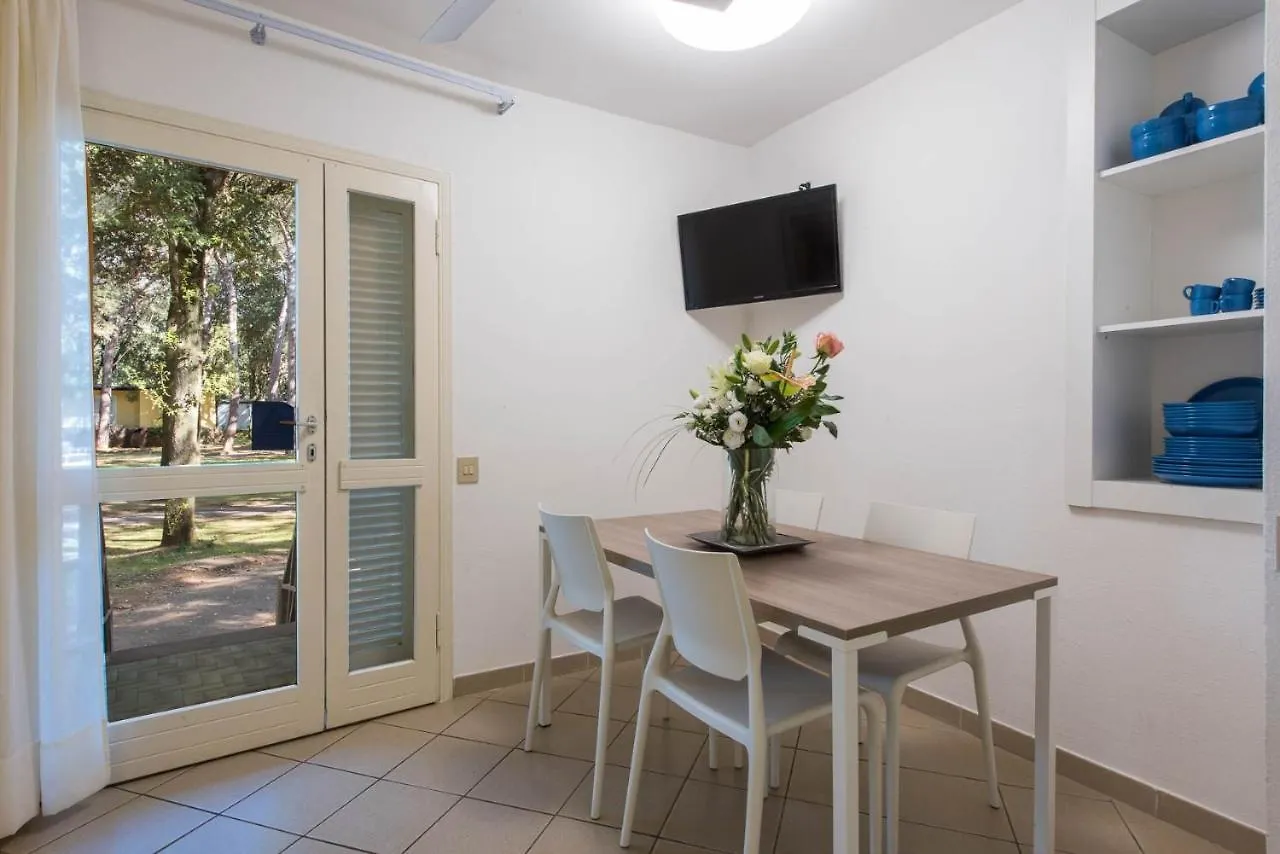 Houses And Apts. In San Vincenzo 23708 Italy